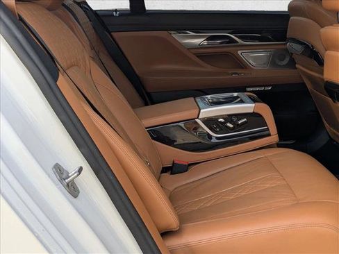 Used 2016 BMW 750i image 16