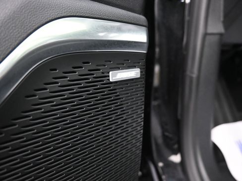 Used 2024 Chevrolet Traverse RS FWD image 28