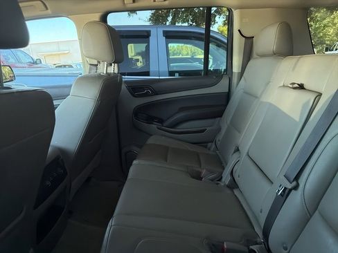 Used 2018 Chevrolet Suburban LT image 23