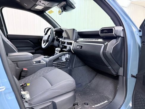 Used 2026 Toyota Tacoma SR5 AWD/4WD image 32