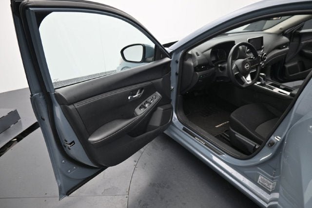 Used 2025 Nissan Sentra SV FWD image 24