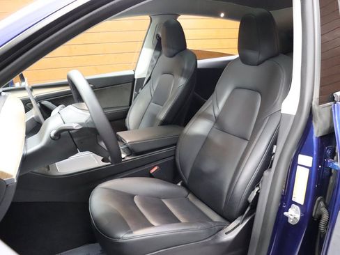 Used 2023 Tesla Model Y Long Range image 31