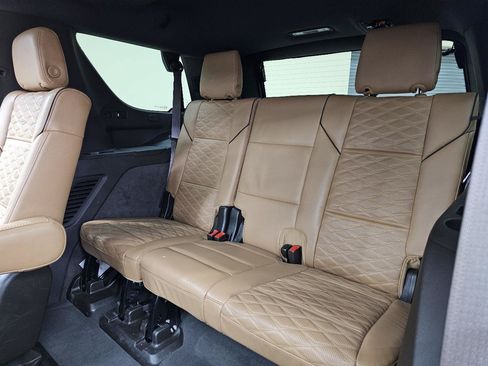 Used 2021 Cadillac Escalade Premium Luxury RWD image 28