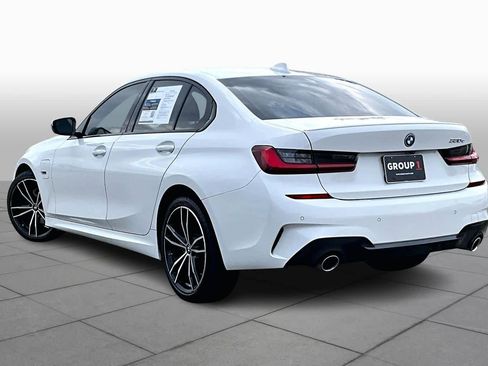 Used 2022 BMW 330e w/ M Sport Package image 9