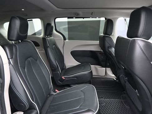 Used 2024 Chrysler Pacifica Limited w/ Trailer Tow Group image 20