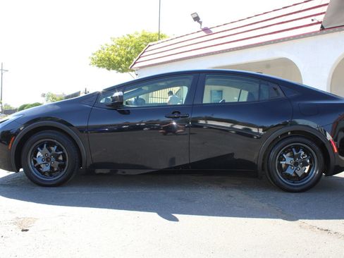 Used 2023 Toyota Prius LE FWD image 39