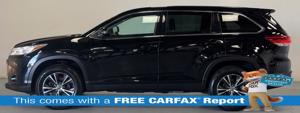 Used 2019 Toyota Highlander LE FWD image 2