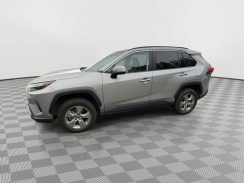Used 2025 Toyota RAV4 XLE AWD/4WD image 4