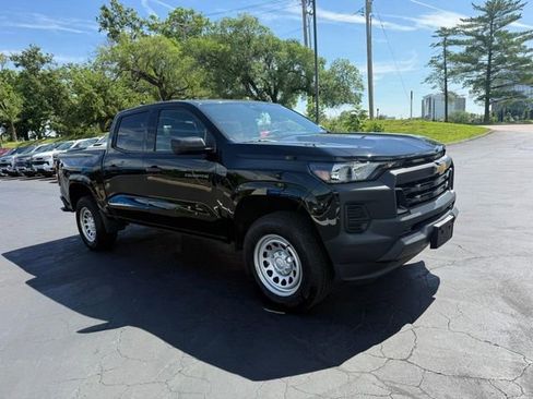 Used 2023 Chevrolet Colorado W/T w/ Advanced Trailering Package AWD/4WD image 8
