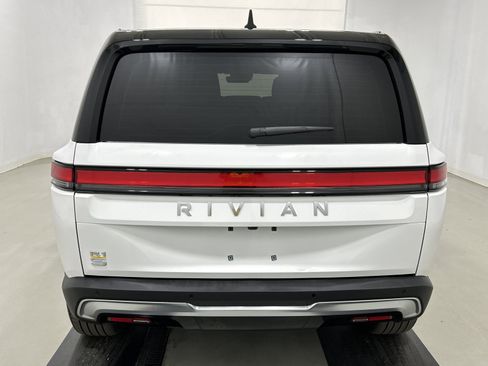 Used 2024 Rivian R1S Adventure image 4