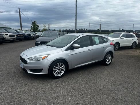 Used 2017 Ford Focus SE FWD image 3