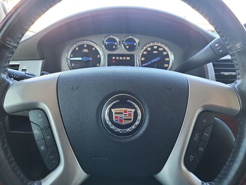 Used 2010 Cadillac Escalade Luxury image 18