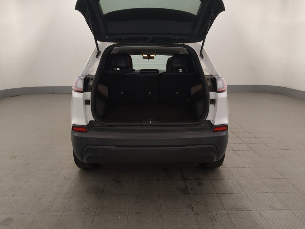 Used 2019 Jeep Cherokee Latitude Plus w/ Cold Weather Group AWD/4WD image 29