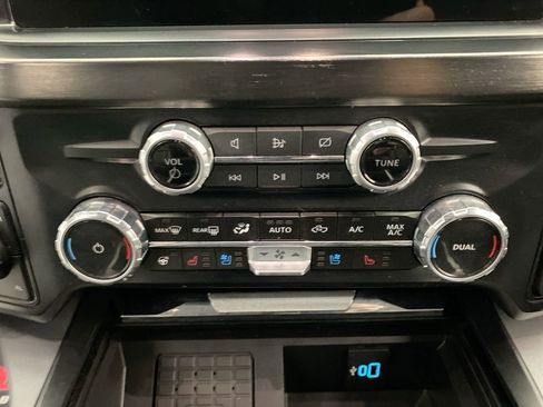 Used 2024 Ford F350 Lariat w/ Sport Appearance Package AWD/4WD image 22