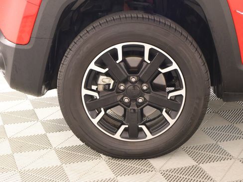 Used 2023 Jeep Renegade Latitude AWD/4WD image 18