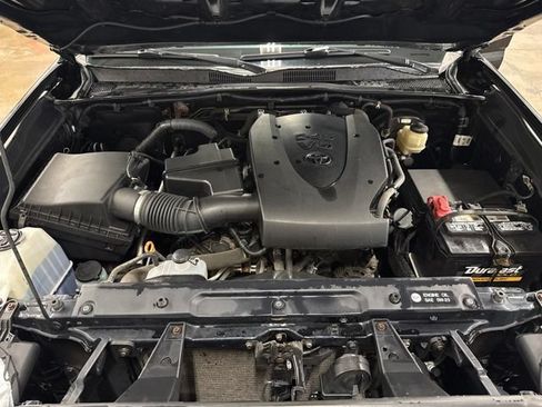 Used 2017 Toyota Tacoma SR5 w/ Tow Package AWD/4WD image 29