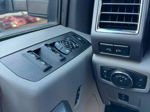 Used 2017 Ford F250 XLT w/ XLT Premium Package AWD/4WD image 14