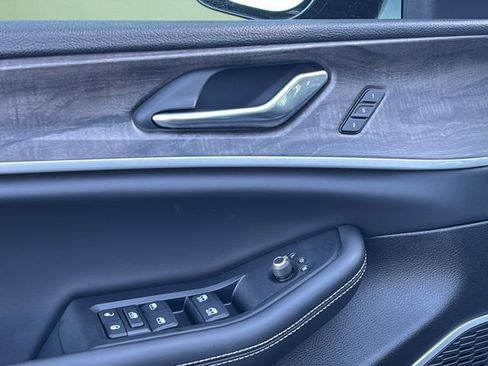 New 2026 Jeep Grand Cherokee Limited image 17