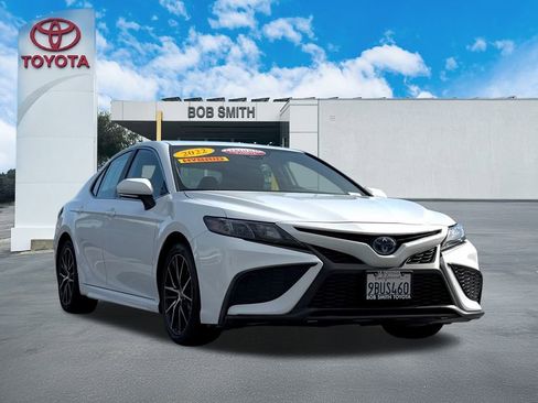 Certified 2022 Toyota Camry SE image 4