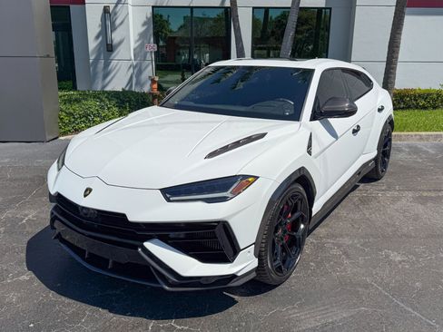 Used 2023 Lamborghini Urus Performante AWD/4WD image 3