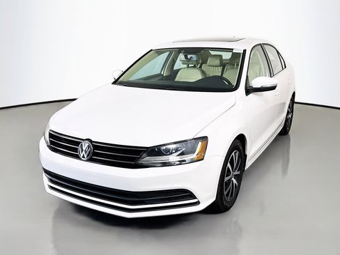 Used 2017 Volkswagen Jetta SE image 4