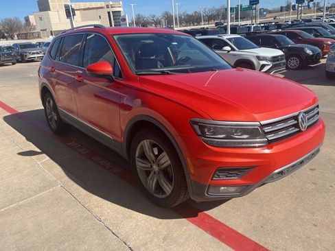 Used 2018 Volkswagen Tiguan SEL Premium image 5