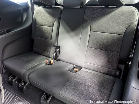 Used 2026 Chevrolet Traverse LT w/ LPO, Floor Liner Package FWD image 11