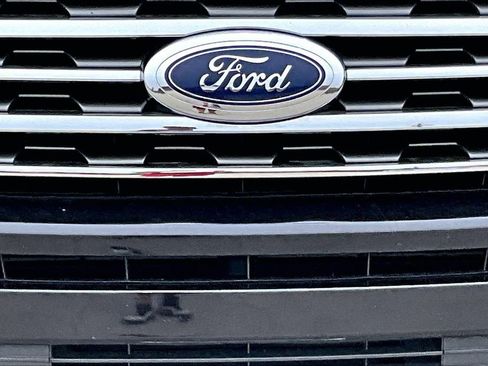 Used 2019 Ford Expedition XLT w/ Equipment Group 201A AWD/4WD image 12