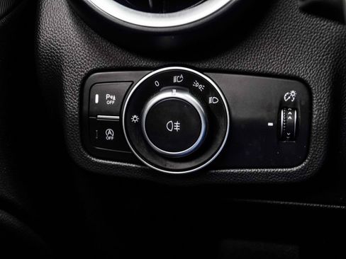 Used 2023 Alfa Romeo Stelvio Veloce AWD/4WD image 32