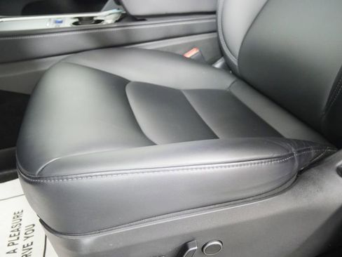 Used 2023 Tesla Model Y Long Range image 9