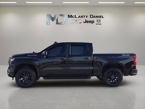 Used 2022 Chevrolet Silverado 1500 Custom image 3