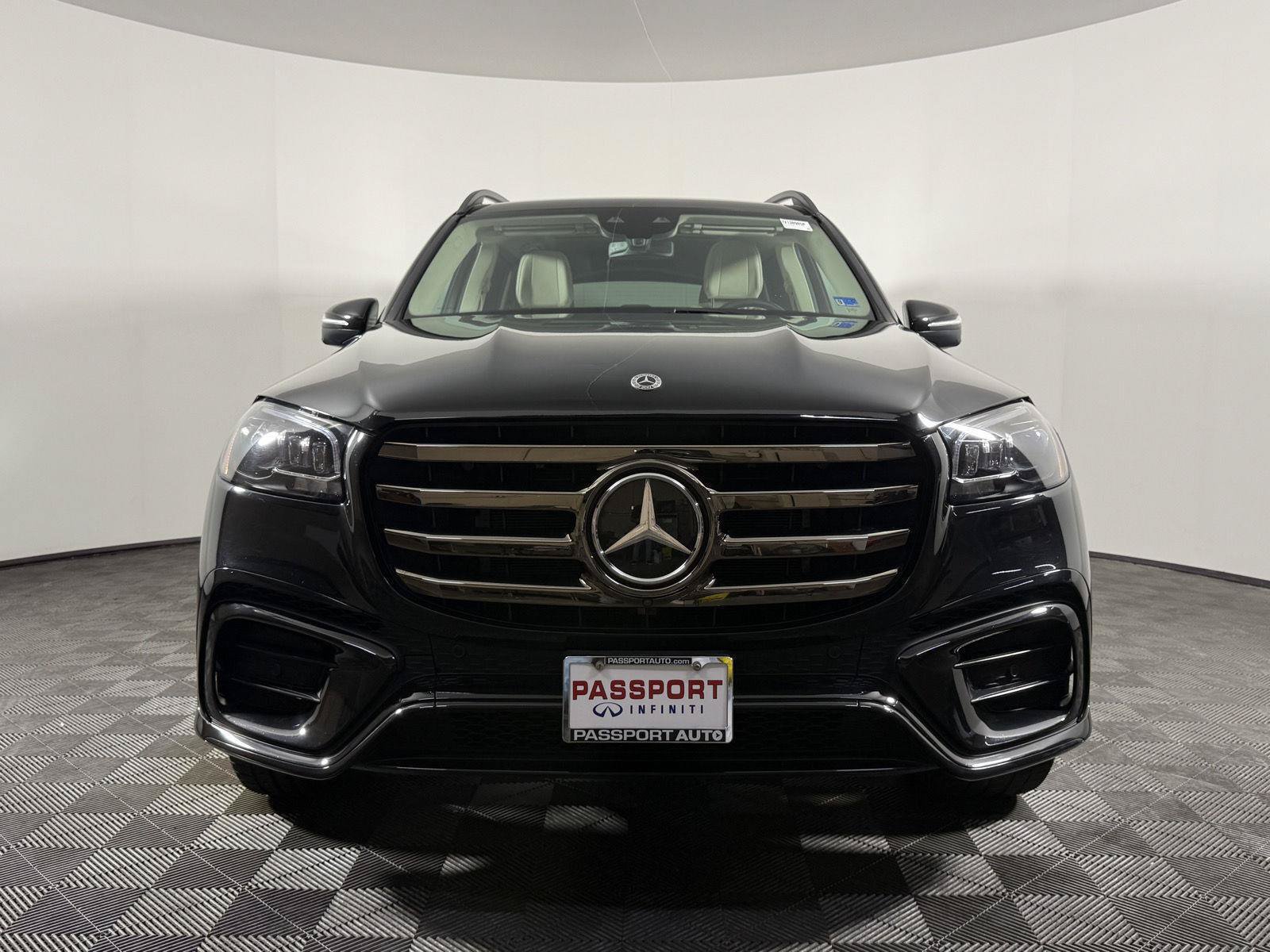 Used 2024 Mercedes-Benz GLS 580 4MATIC image 2