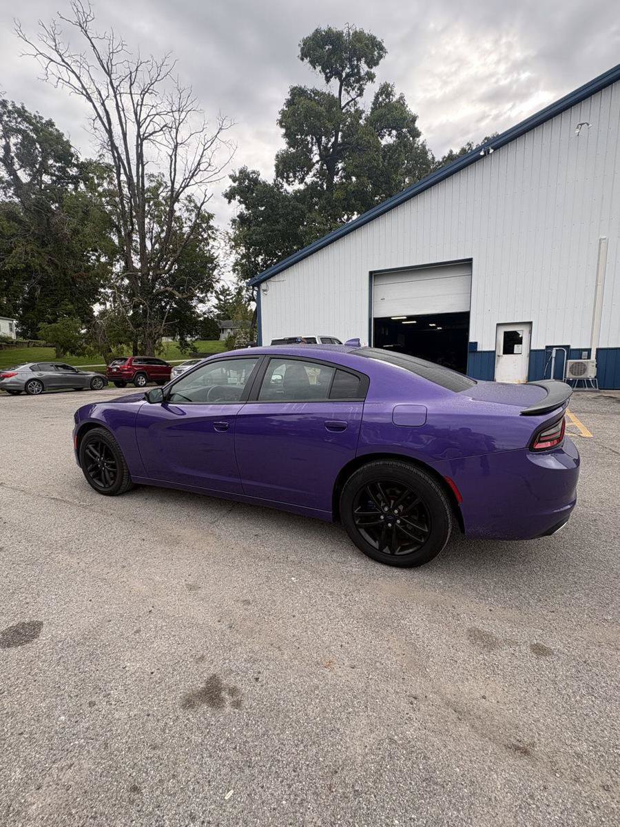 Used 2019 Dodge Charger SXT w/ Blacktop Package AWD/4WD image 10