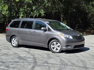 Used 2015 Toyota Sienna LE image 1