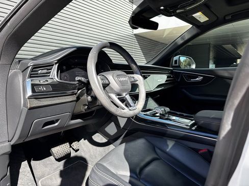 Used 2020 Audi Q8 Prestige w/ Prestige Package image 4