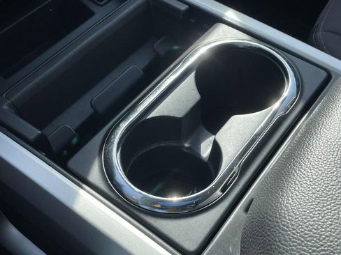 Used 2024 Nissan Titan SV w/ SV Convenience Package image 29