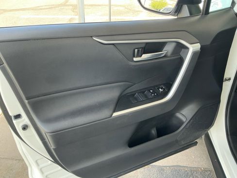 Used 2020 Toyota RAV4 XLE w/ Convenience Package image 13
