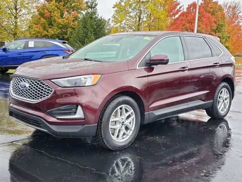 Used 2024 Ford Edge SEL image 3
