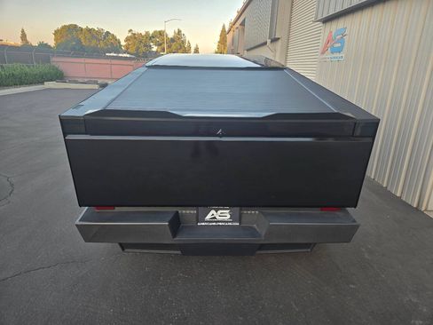 Used 2024 Tesla Cybertruck AWD Crew Cab image 7