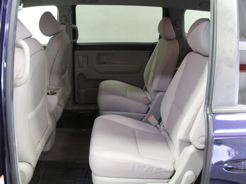 Used 2019 Kia Sedona LX image 22