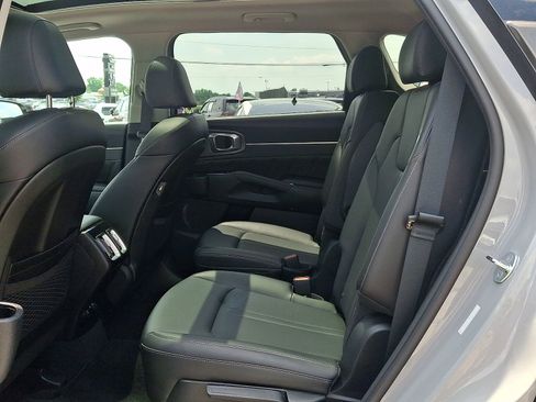 Used 2023 Kia Sorento SX AWD/4WD image 9