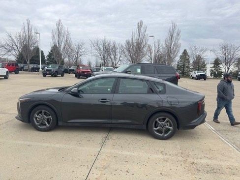 Used 2025 Kia K4 LXS image 12