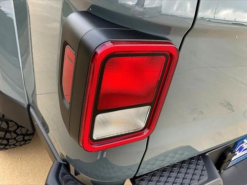 New 2025 Jeep Gladiator Sport image 21