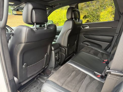 Used 2019 Jeep Grand Cherokee Altitude AWD/4WD image 32