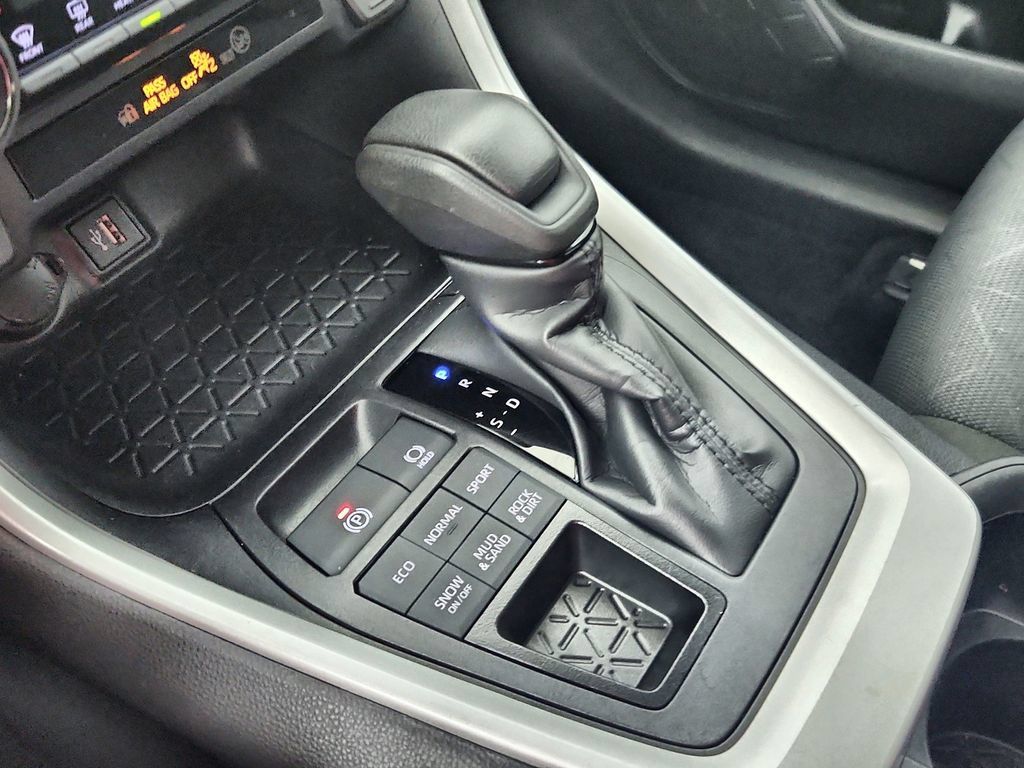 Used 2025 Toyota RAV4 XLE AWD/4WD image 30