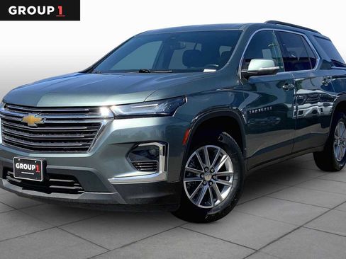 Used 2023 Chevrolet Traverse LT FWD image 1