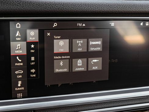 Used 2018 Porsche Panamera 4 image 27