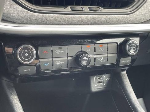 Used 2024 Jeep Compass Latitude AWD/4WD image 26