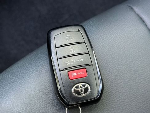 Used 2025 Toyota Highlander XSE AWD/4WD image 21