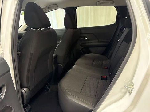 Used 2025 Nissan Kicks SV AWD/4WD image 27